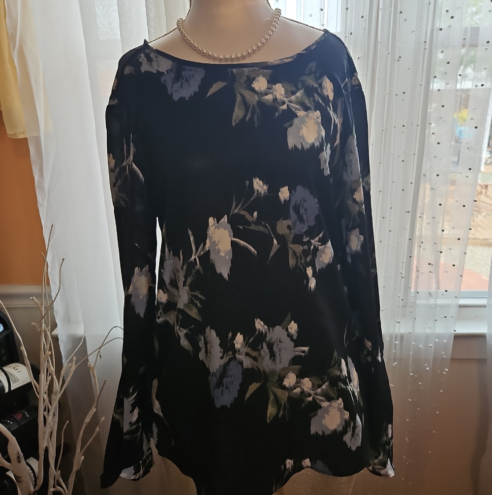 Vince Camuto Black Floral Long Sleeve Top with Blue and Ivory Blooms
